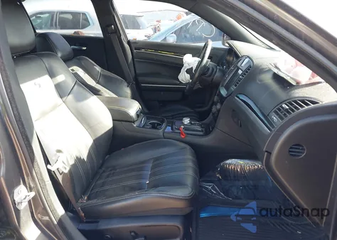 2019 Chrysler 300 300S z USA, uszkodzony, nr VIN 2C3CCABG6KH639099